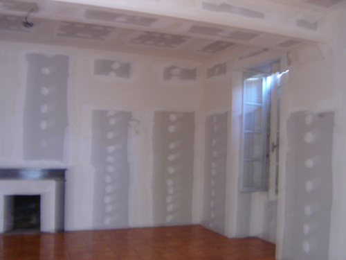 Pose de cloisons dans une maison en Vendée par Arti platre