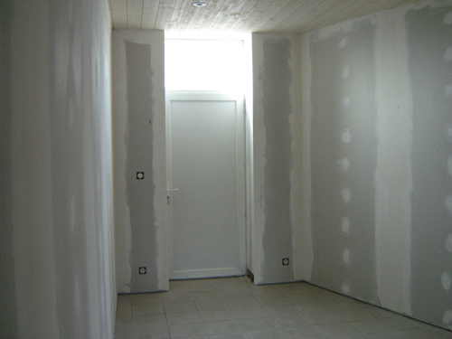 Pose de cloisons sèches pour créer une entrée, Arti platre à Luçon